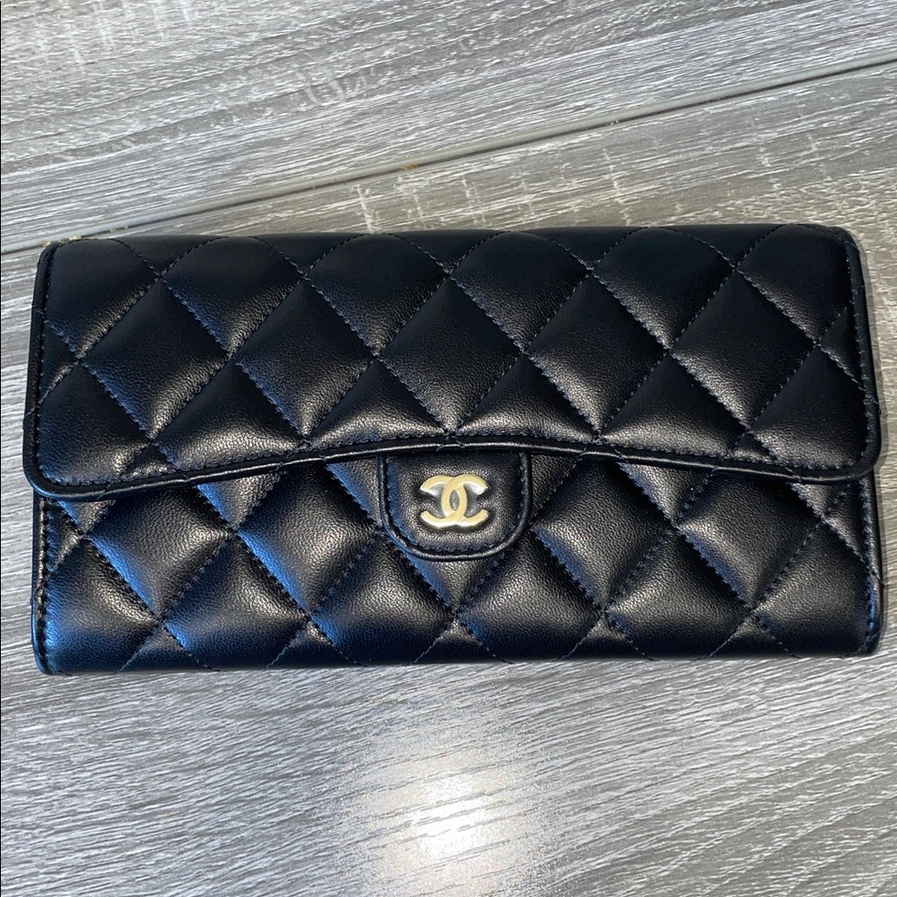 CHANEL Black Quilted Leather Clutch